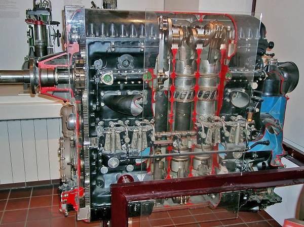  Motor aeronáutico de pistões opostos à diesel Junkers Jumo 205. 